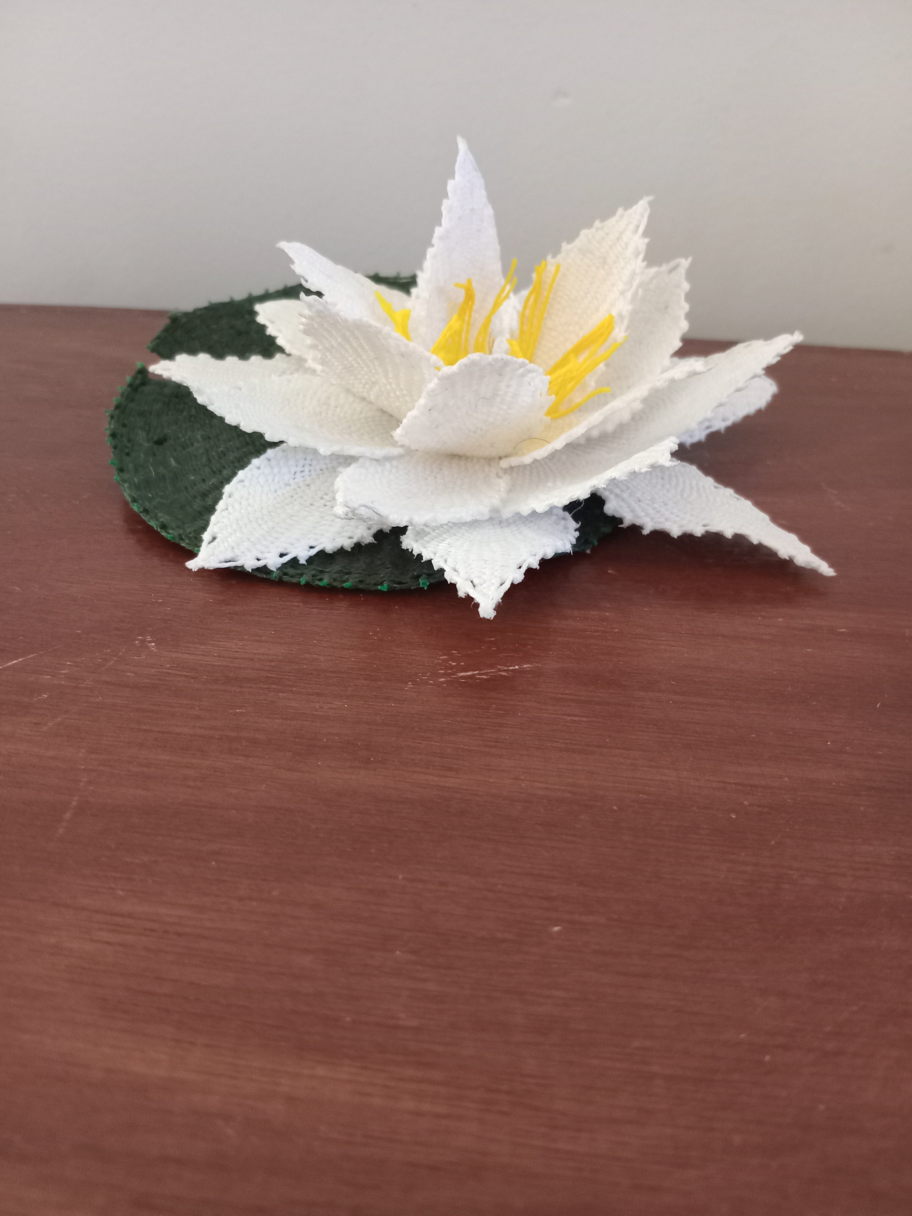 Prendedor/Tocado de Flor de Loto